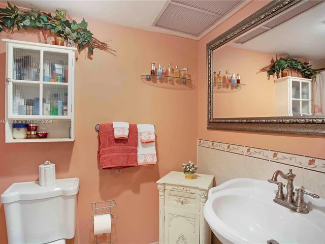 251 174 St # 106, Sunny Isles Beach FL 33160