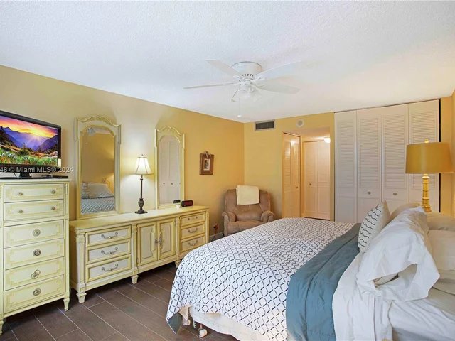 251 174 St # 106, Sunny Isles Beach FL 33160