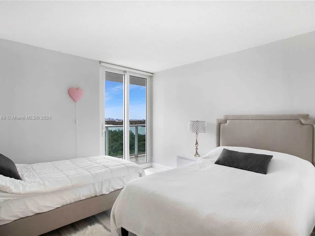 100 Bayview Dr # 925, Sunny Isles Beach FL 33160