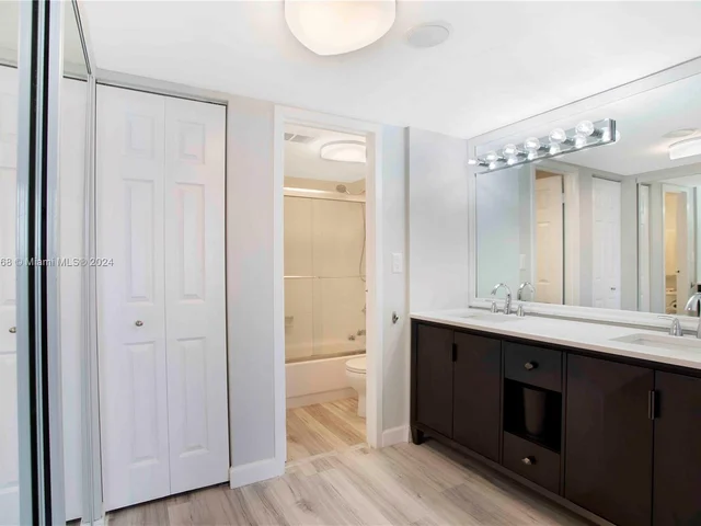 100 Bayview Dr # 925, Sunny Isles Beach FL 33160