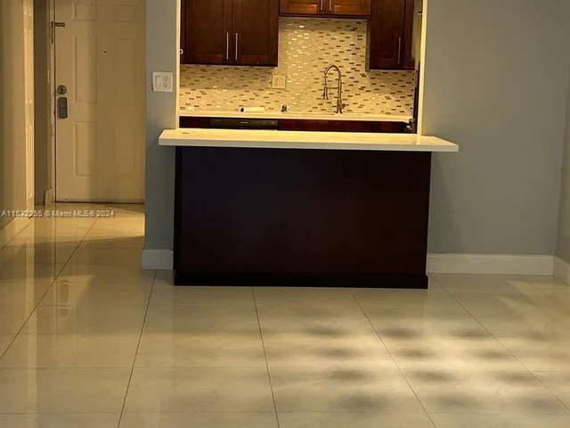 9440 SW 8th St # 122, Boca Raton FL 33428