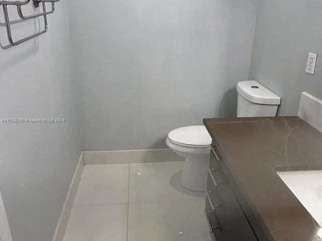 9440 SW 8th St # 122, Boca Raton FL 33428