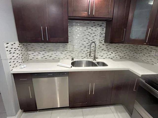 9440 SW 8th St # 122, Boca Raton FL 33428