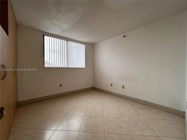 1700 NW N River Dr # 509, Miami FL 33125