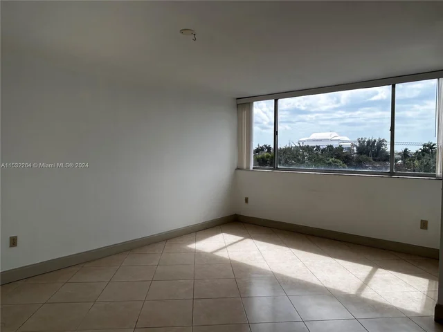 1700 NW N River Dr # 509, Miami FL 33125