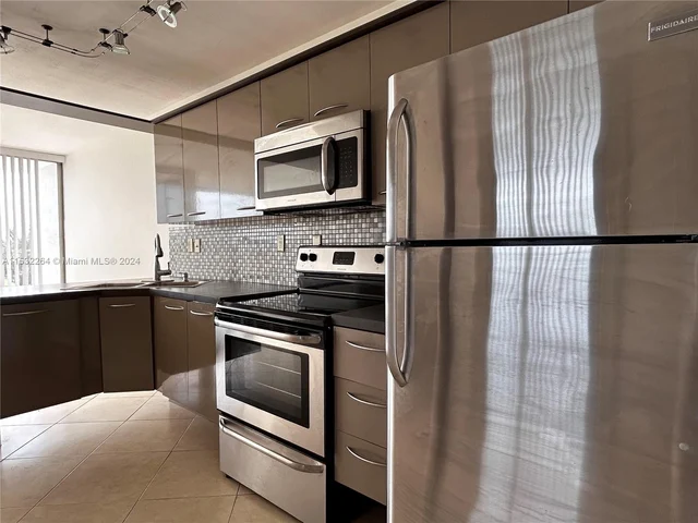 1700 NW N River Dr # 509, Miami FL 33125