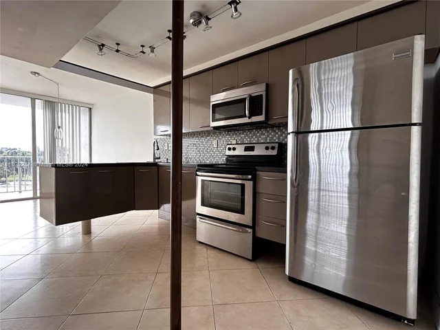1700 NW N River Dr # 509, Miami FL 33125