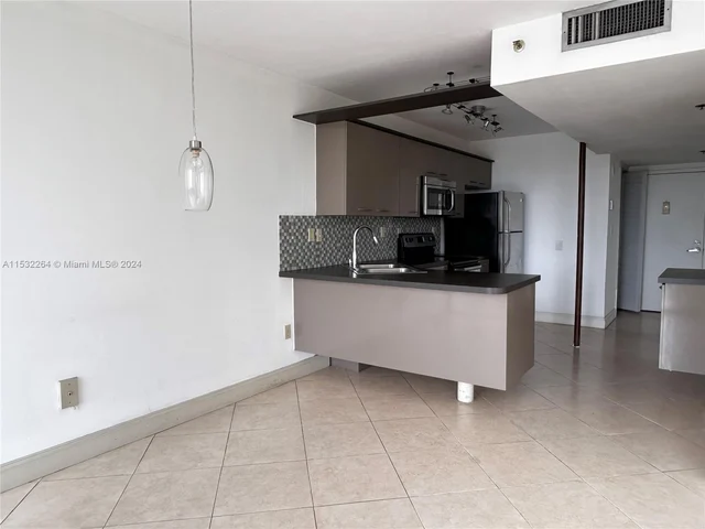 1700 NW N River Dr # 509, Miami FL 33125
