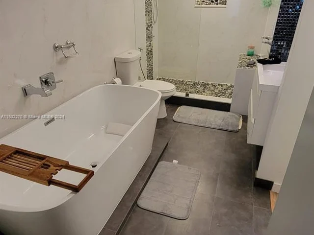 2401 Collins Ave # 504, Miami Beach FL 33140