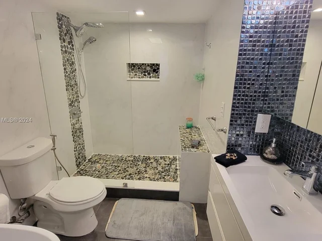 2401 Collins Ave # 504, Miami Beach FL 33140