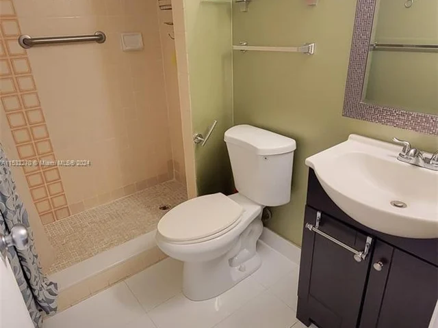 2401 Collins Ave # 504, Miami Beach FL 33140