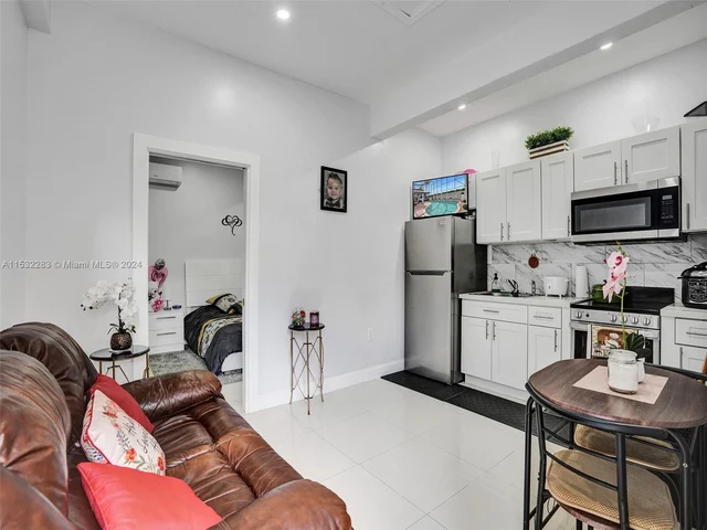 6662 SW 166th Ct, Miami FL 33193