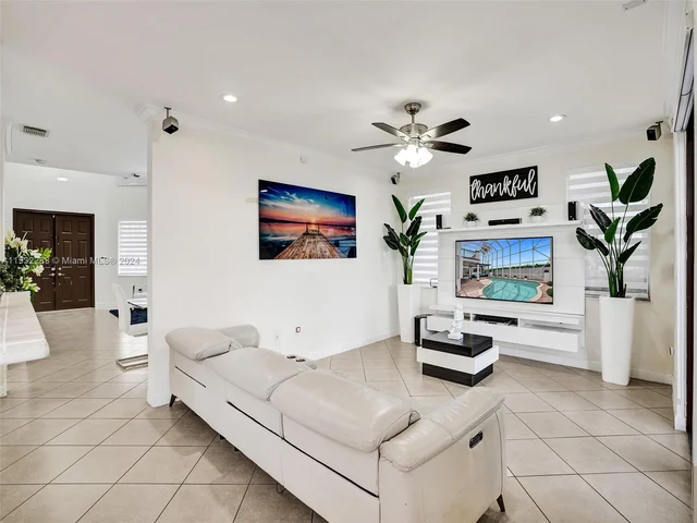 6662 SW 166th Ct, Miami FL 33193