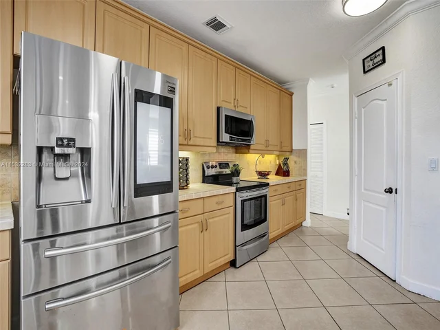 6662 SW 166th Ct, Miami FL 33193