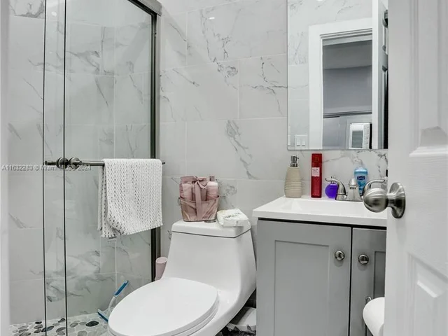 6662 SW 166th Ct, Miami FL 33193