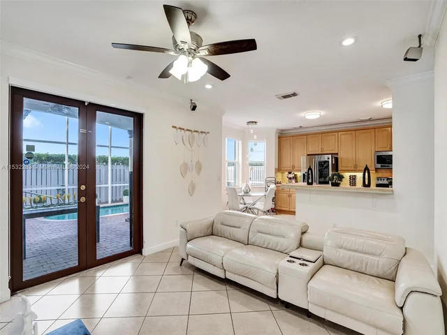 6662 SW 166th Ct, Miami FL 33193