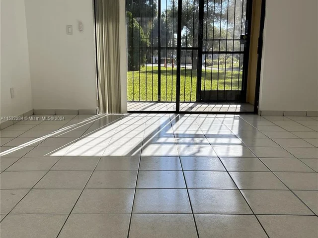 8635 NW 8th St # 122, Miami FL 33126