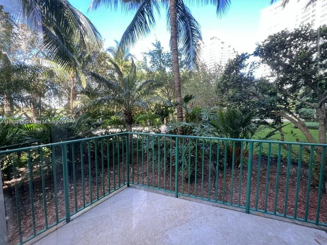 20000 E Country Club Dr # 110, Aventura FL 33180