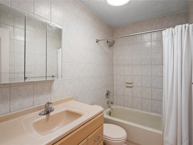 6417 NW 192nd Ter, Hialeah FL 33015