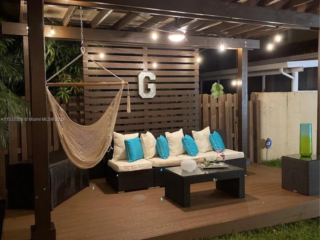 574 NW 159th Ave, Pembroke Pines FL 33028