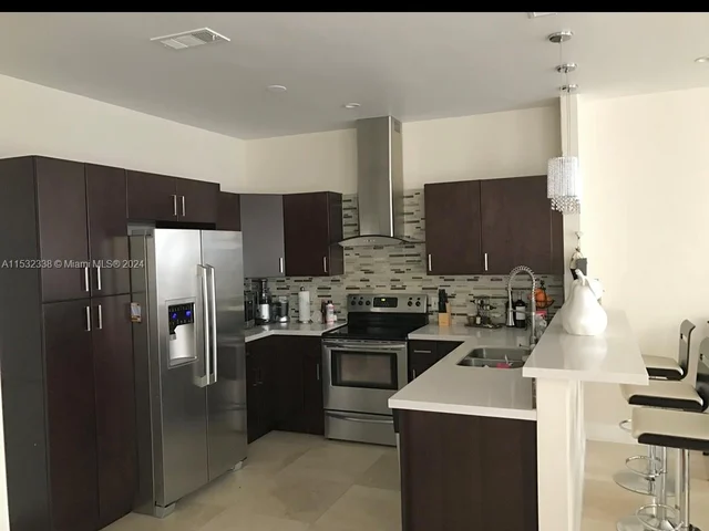 574 NW 159th Ave, Pembroke Pines FL 33028