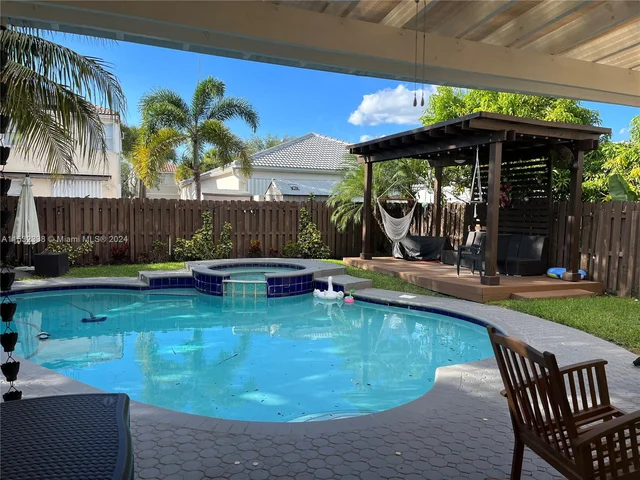 574 NW 159th Ave, Pembroke Pines FL 33028