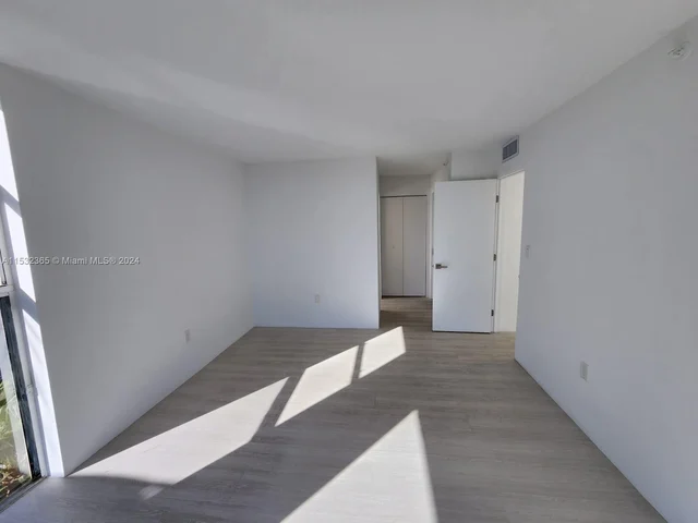 1700 NW N River Dr # 606, Miami FL 33125