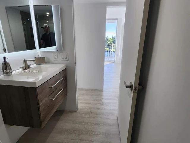 1700 NW N River Dr # 606, Miami FL 33125