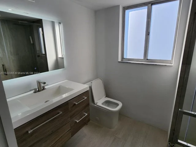 1700 NW N River Dr # 606, Miami FL 33125