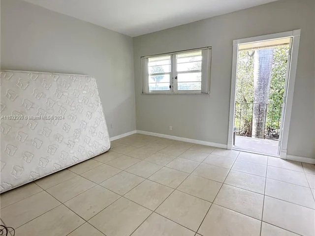 230 SW 11th Ave # 2B, Hallandale Beach FL 33009