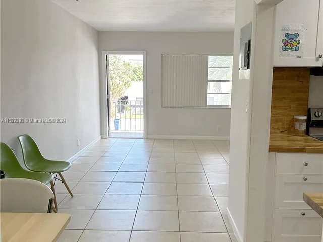 230 SW 11th Ave # 2B, Hallandale Beach FL 33009