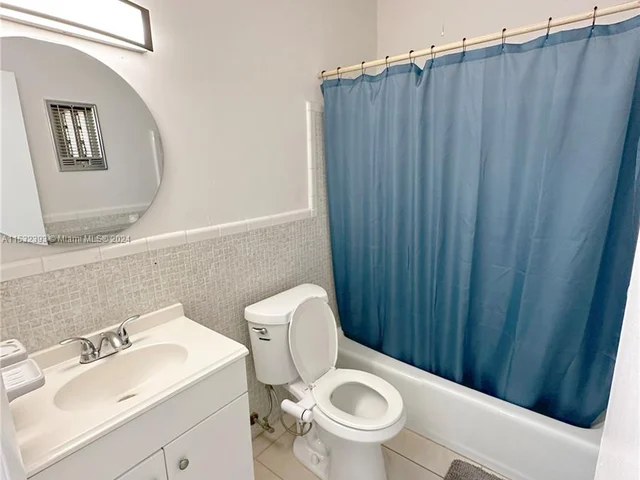 230 SW 11th Ave # 2B, Hallandale Beach FL 33009