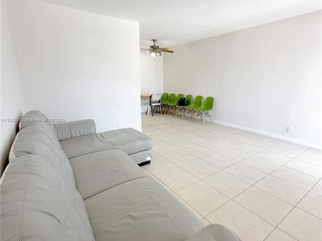 230 SW 11th Ave # 2B, Hallandale Beach FL 33009
