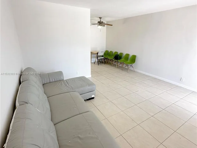 230 SW 11th Ave # 2B, Hallandale Beach FL 33009