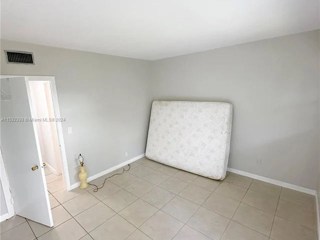 230 SW 11th Ave # 2B, Hallandale Beach FL 33009