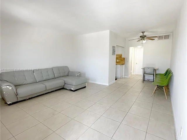 230 SW 11th Ave # 2B, Hallandale Beach FL 33009