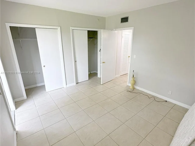 230 SW 11th Ave # 2B, Hallandale Beach FL 33009