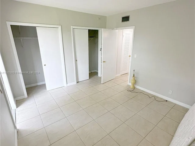230 SW 11th Ave # 2B, Hallandale Beach FL 33009