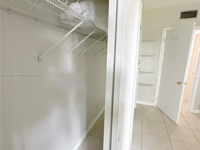 230 SW 11th Ave # 2B, Hallandale Beach FL 33009