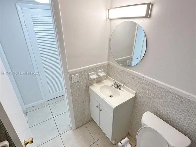 230 SW 11th Ave # 2B, Hallandale Beach FL 33009