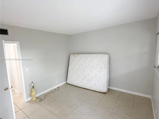 230 SW 11th Ave # 2B, Hallandale Beach FL 33009