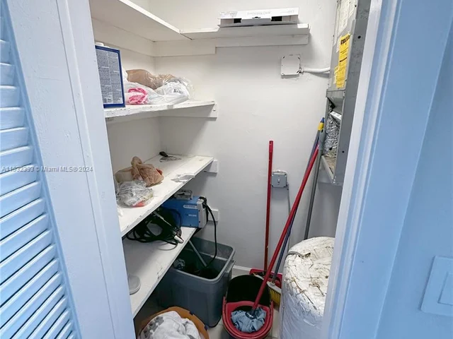 230 SW 11th Ave # 2B, Hallandale Beach FL 33009