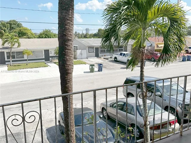 230 SW 11th Ave # 2B, Hallandale Beach FL 33009