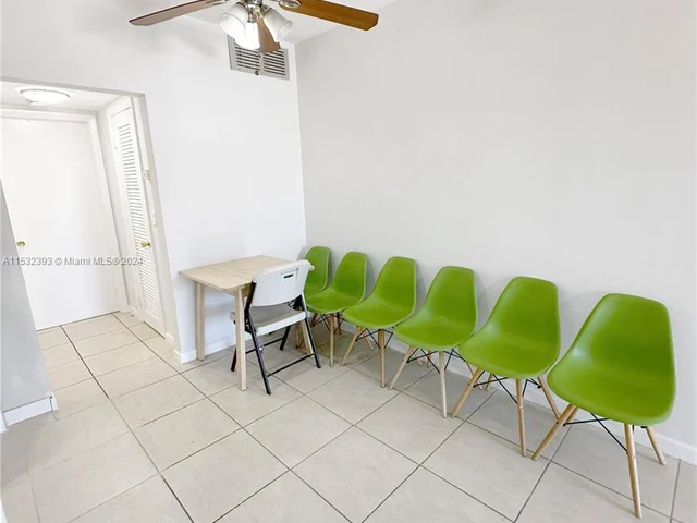 230 SW 11th Ave # 2B, Hallandale Beach FL 33009