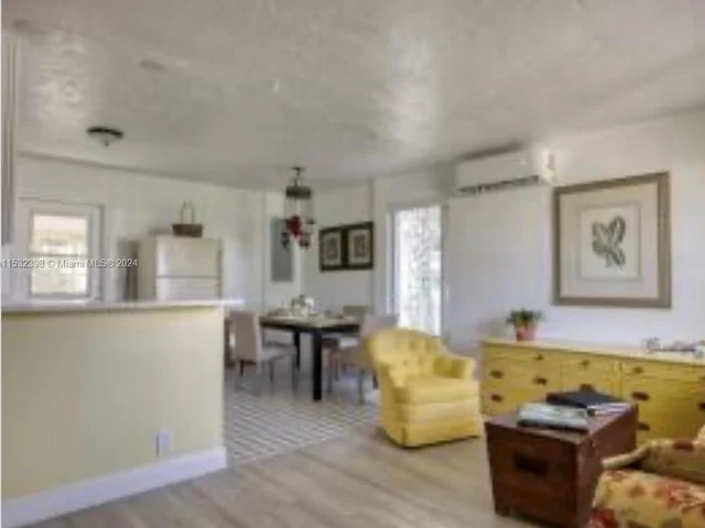 1348 9th St, West Palm Beach FL 33401