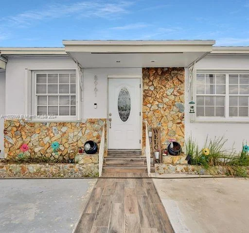 8961 SW 36th St # 8961, Miami FL 33165