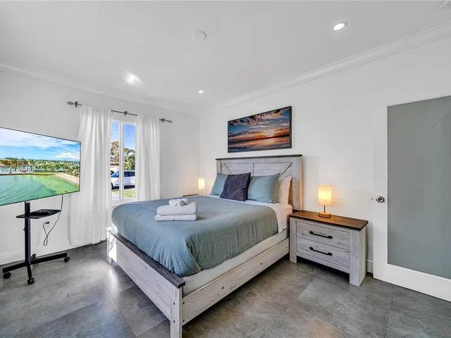 7521 Bounty Ave # 7521, North Bay Village FL 33141