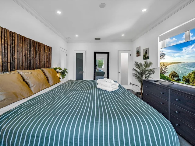 7521 Bounty Ave # 7521, North Bay Village FL 33141