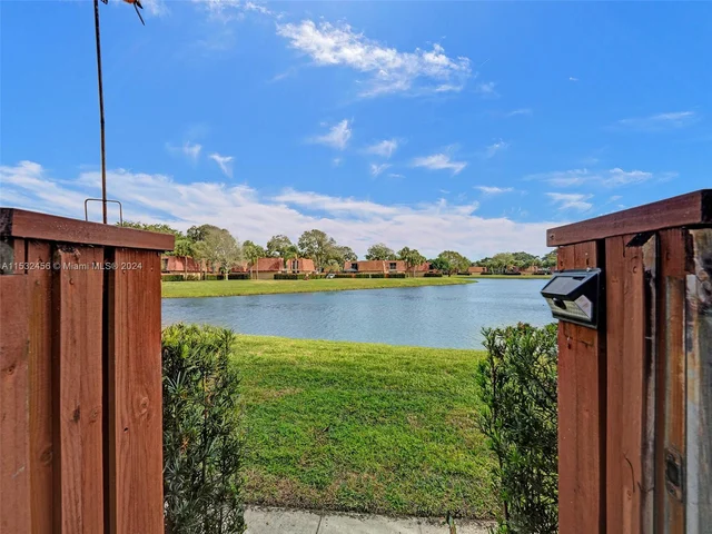 313 Buttonwood Ln, Boynton Beach FL 33436