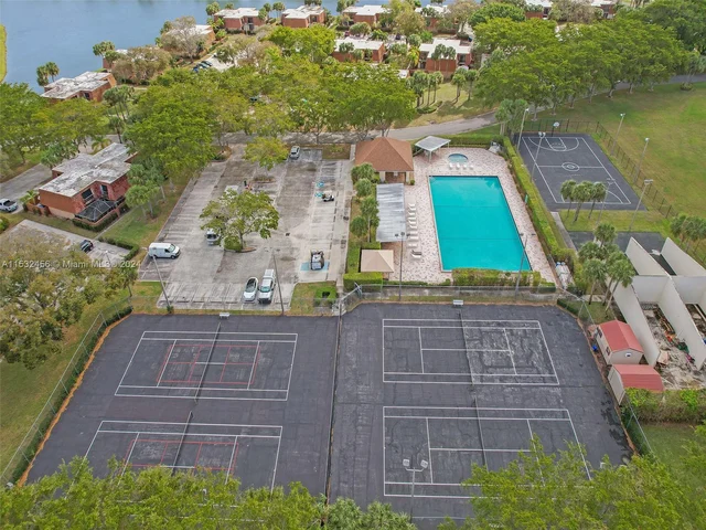 313 Buttonwood Ln, Boynton Beach FL 33436